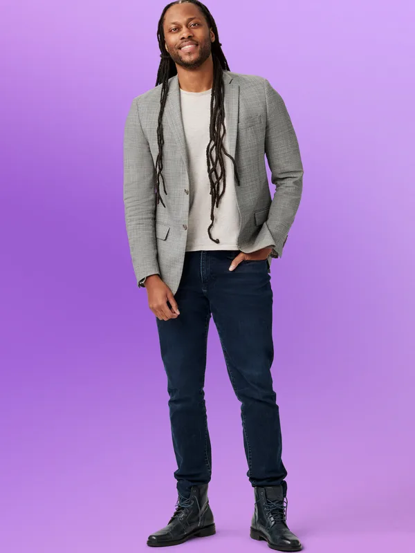 Vic, official Netflix cast portrait