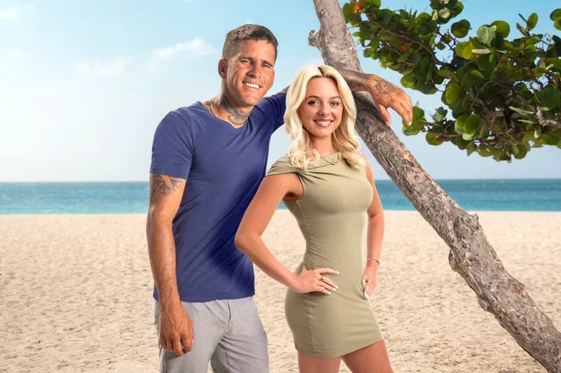 Chloe & Johny, official TLC cast portrait