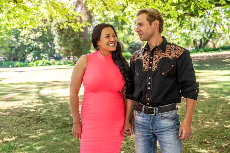 Pattiya & Dylan, official TLC cast portrait
